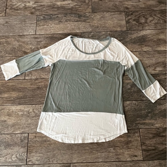 Women’s oversized tee - 3/4 sleeves - Picture 1 of 2